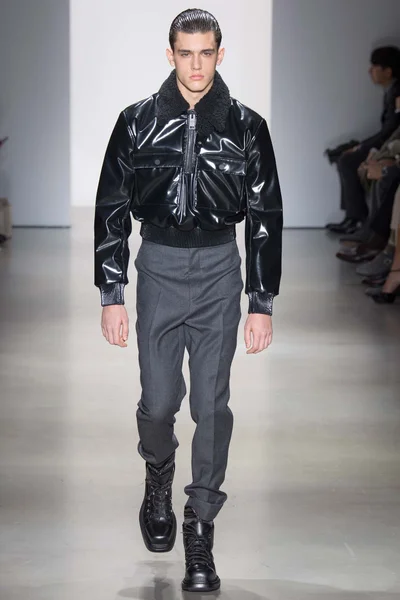 Look 25